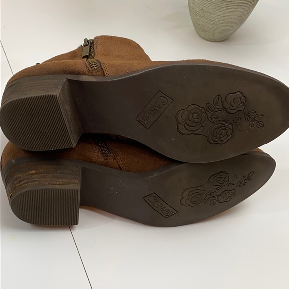 Carlos by Carlos Santana size 8 brown short boot 1.5” heel it’s fall y’all - Picture 4 of 7